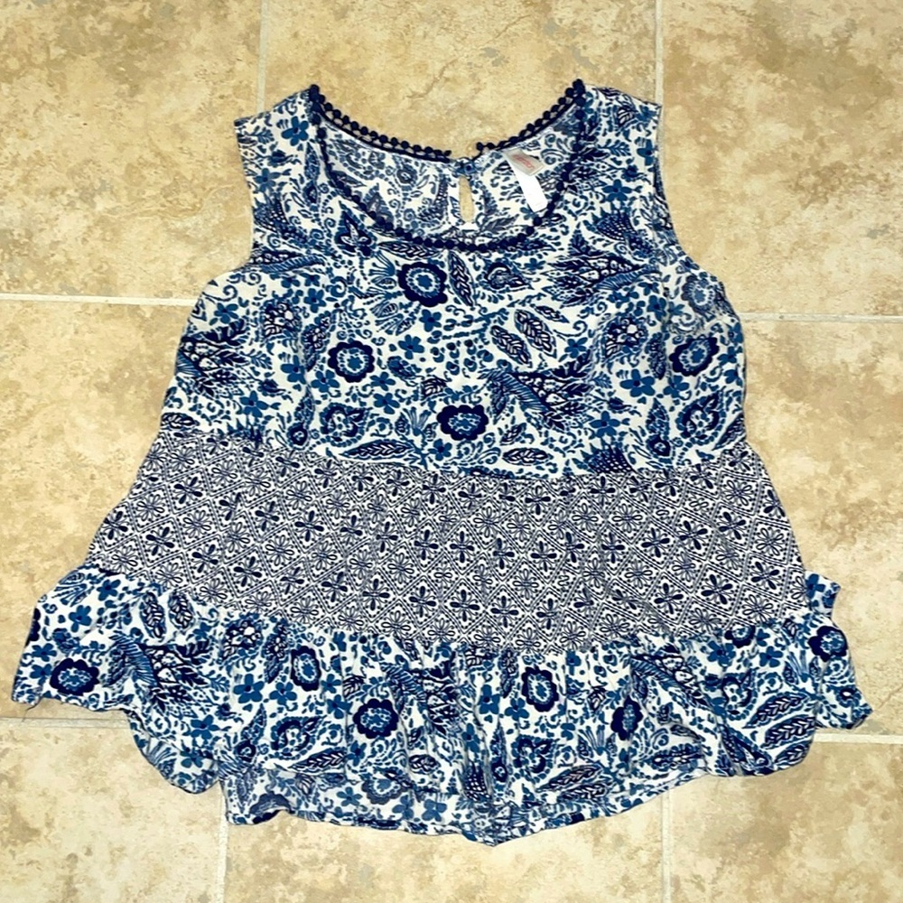 BEAUTIFUL blue paisley‎ printed sleeveless blouse from Xhiliration XL​